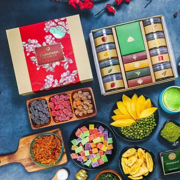 Hộp Quà Bánh Mứt Truyền Thống Kết Hợp Hiện Đại